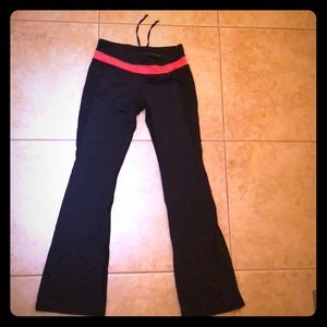 Lululemon black and red bootleg yoga pants